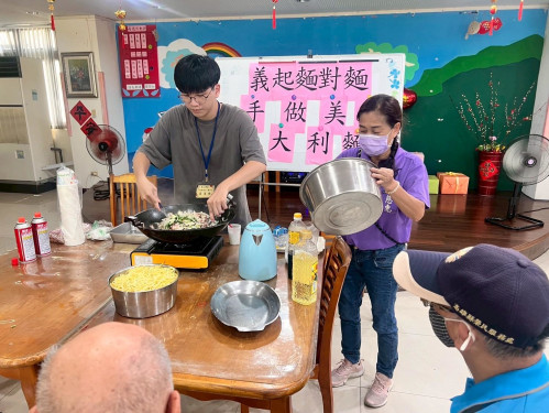 長榮大學實習生「義起麵對麵」美食結合專業創意  溫馨關懷陪伴長者