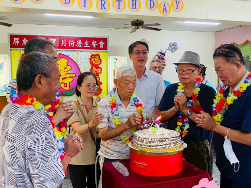 屏東榮家7月慶生呷百二 溫馨圓滿感性