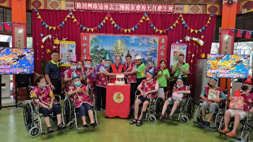 佳里榮家感謝灣港協會志工團溫馨演出 歡慶7月壽星生日