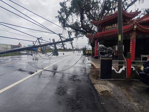 丹娜絲颱肆虐臺南！7/7逾17萬9千戶停電  台電新營區處：全員出動搶修中