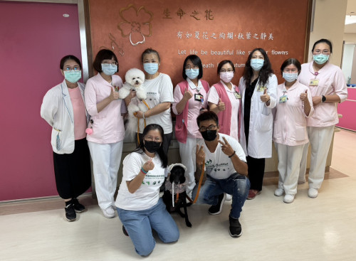 高榮臺南分院喜現治療犬 安寧病房照護添溫情