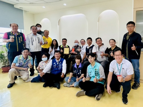 百歲榮民齊爺爺紀壽！高榮臺南分院歡欣慶生
