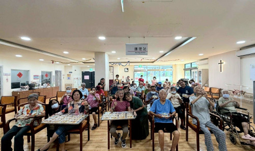 臺南榮家失智長輩手作蛋黃酥 秋節香氣溢滿家區