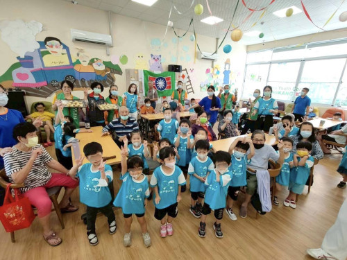 永康救國團結合公益團體手作月餅 老少共融溫馨迎秋節