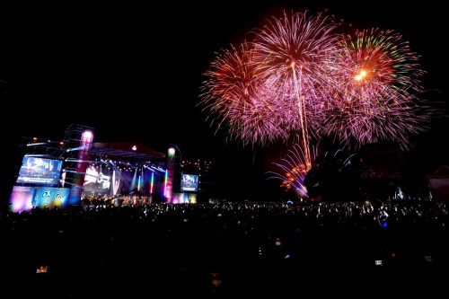 日月潭花火音樂熱鬧登場  雙平台180度花火環繞