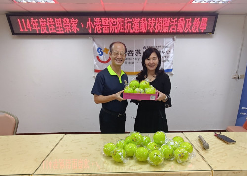 佳里榮家感謝小港醫捐贈阻抗運動球 強化住民照護品質