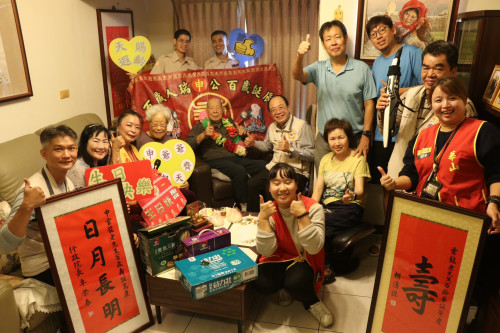 百歲榮民申雲龍爺爺紀壽 臺南榮服處音樂祝福獻敬意與溫暖