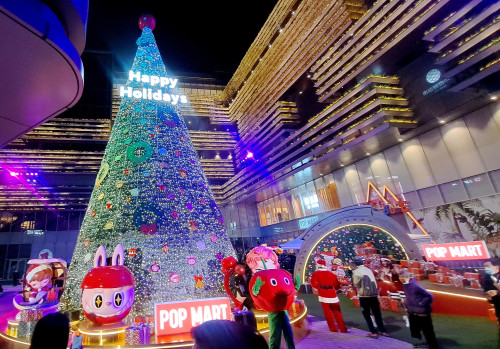 南紡聖誕樹展區登場 POP MART六大IP首度亮相