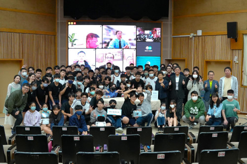 南大推國科會科普 南二中學生沉浸式體驗AI講臺語學英語