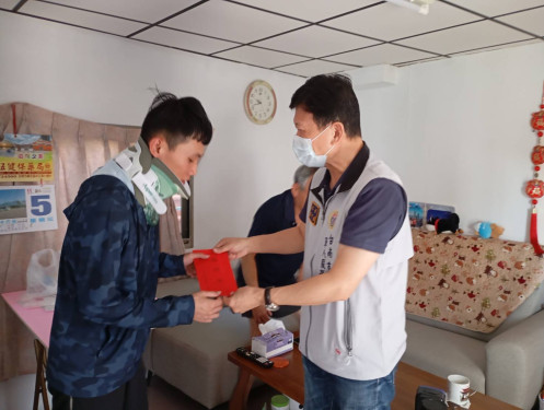 南市軍人服務站慰問因公受傷國軍士官