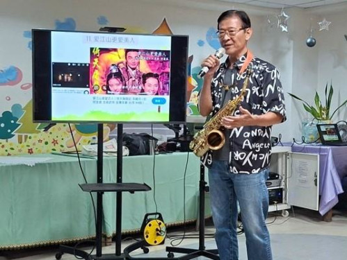 張志範蒞榮家薩克斯風演奏 樂音療癒住民長輩心