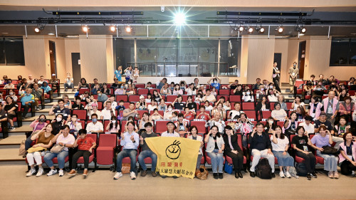 120顱顏家庭相聚臺南 以薩克斯風戲劇演出走出屬於自己舞台