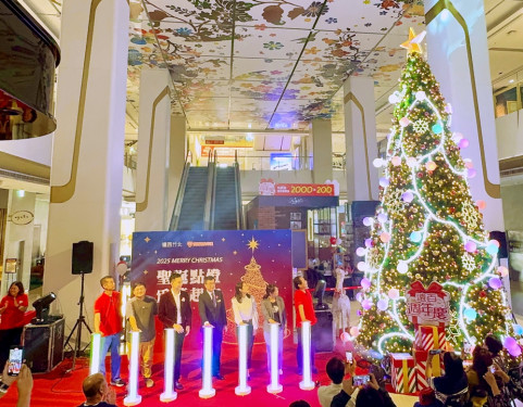 最浪漫冬季氛圍在竹北遠百！　7米高浪漫璀璨室內聖誕樹開箱迎賓