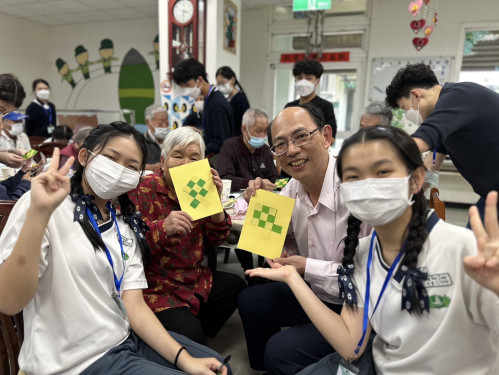 吉隆坡慈濟國際學校師生跨海花蓮榮家送愛 陪伴長輩同樂