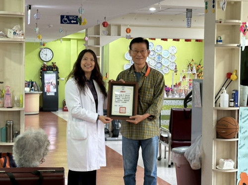 張志範公益傳愛 高榮臺南分院薩克斯風送暖