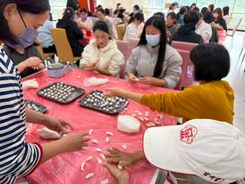 金大師生搓湯圓手作雪Q餅暨人權法治教育宣導溫馨感性