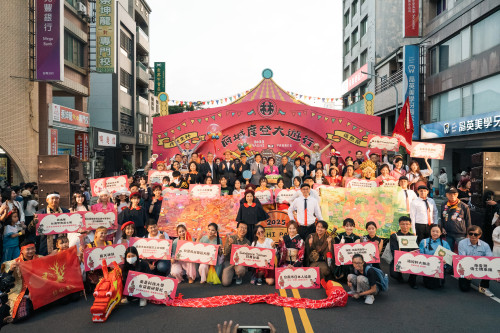 林百貨府城摩登大遊行 上萬人潮迎府城年末盛典 