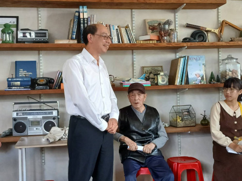 榮家95歲榮民分享新書：閻啟明口述白色歲月回憶錄