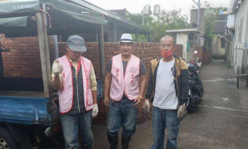 苗栗榮服處榮欣志工協助弱勢榮眷住家環清