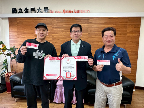 盧松民寒冬送暖！捐贈金大弱勢學生8萬禮券