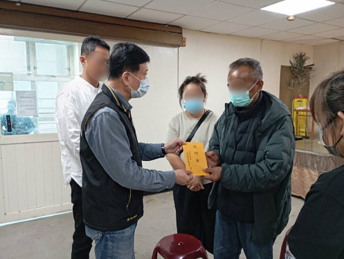 軍友保險國軍急難慰助慈善協會慰問海軍士官長家屬 溫馨感人