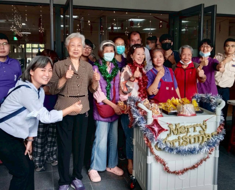 臺南榮家YA誕烘焙樂 老幼溫馨手作薑餅屋