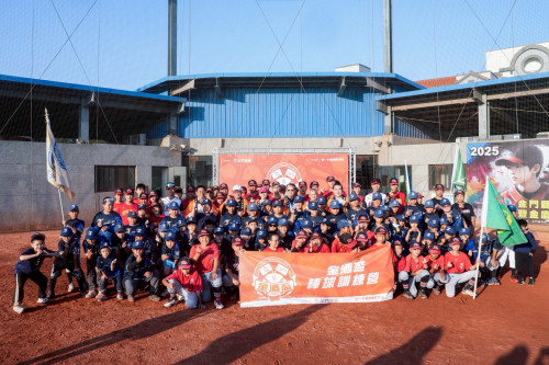 金酒盃棒球訓練營展開！姚杰宏、林泓弦帶隊分組訓練