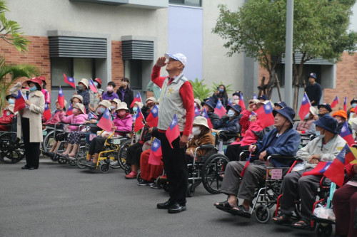 臺南榮家元旦升旗典禮 住民澎湃欣喜迎新年