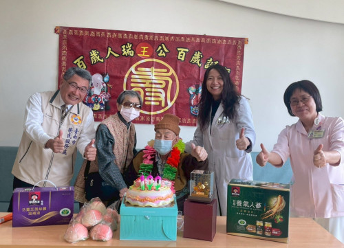 百歲榮民王明德爺爺紀壽 臺南榮服處歡欣慶生呷百二 