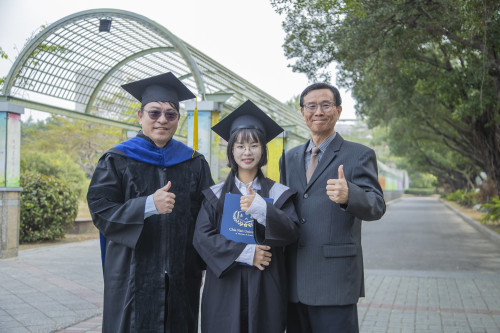 嘉藥甲子育才有成！職安系史素娟提前畢業接軌職場