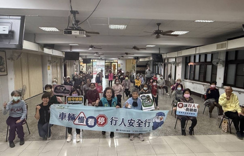 南警歲末關懷  深入社區守護長者交通安全