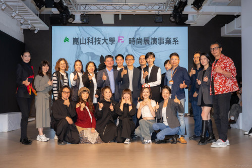 崑大時尚系「無.限」畢製動態總審 業界大師齊聚見證實力