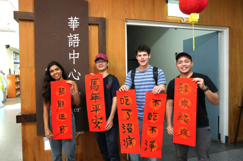 成大華語中心外籍生手動感受臺灣春節文化熱鬧溫馨