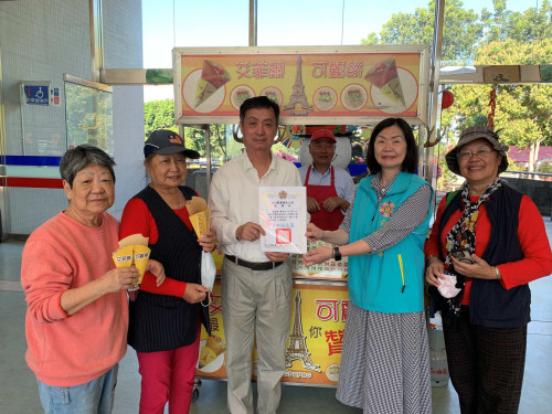 可麗餅公益傳愛 白河榮家長輩馬年幸福滿滿
