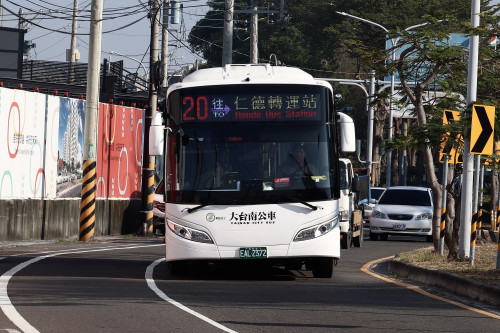 臺南電動公車28輛新車上線