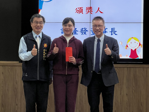 AI光環下的光華人文底蘊！ 邱燕虹老師推動閱讀與AI素養教育成果亮眼