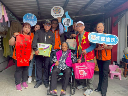 臺東榮服處結合華山基金會送年菜 關懷年長榮民遺眷