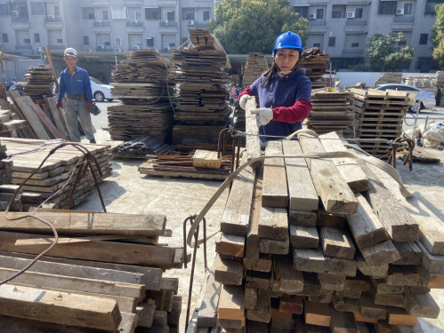 她低潮落谷底 靠勞動部職訓再造多元斜槓人生 