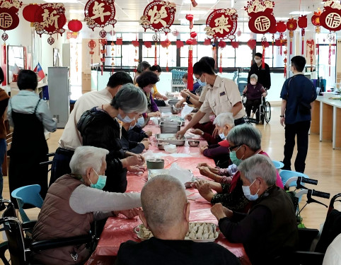 元寶強強滾！臺南榮家福氣迎喜年 溫馨包水餃迎新春