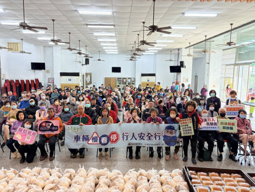 社區歲末聯歡結合法治宣導 南警守護里民安全