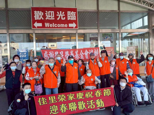 佳里榮家逗陣來逎街年貨大街 陪伴長輩歡喜迎新年