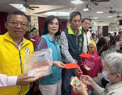 臺南南區歲末溫馨送暖  關懷35戶孤老弱勢