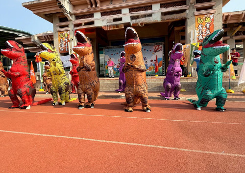 恐龍熱舞high翻天  超萌親子運動會歡樂登場