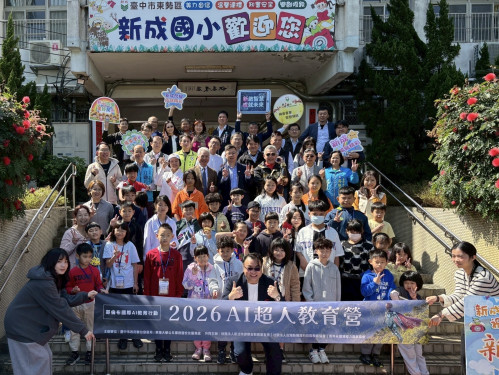 李驥、沈中元引領山城學童開唱 化身AI超人接軌未來