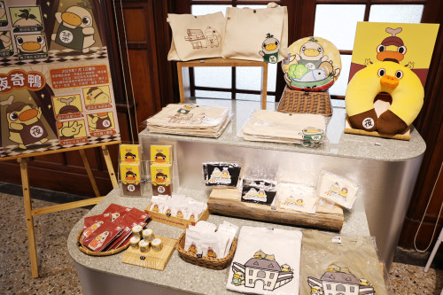 超萌菜奇鴨夜奇鴨進駐愛國婦人會館 古蹟文創魅力吸人潮