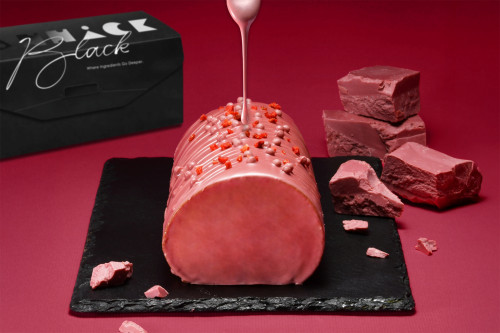 亞尼克母親節「紅寶石巧克力脆皮生乳捲」奢華登場 