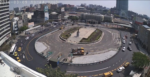 臺南火車站前交維動線上路！U型雙向通行首日順暢