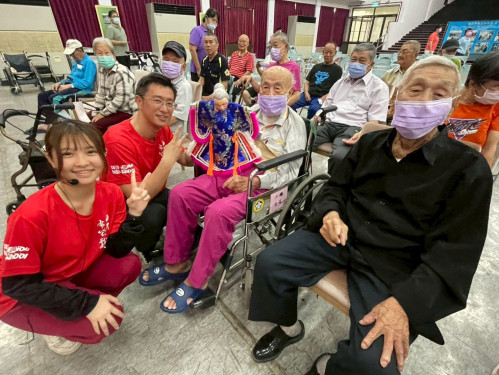 西螺國中布袋戲屏東榮家演出 世代交流喚起長輩回憶