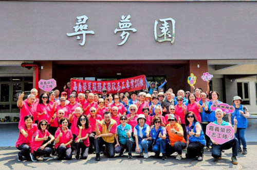 嘉義榮服處結合失智照護藝術教育 提升志工專業服務效能