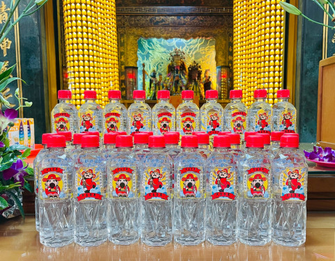 臺鹽攜手開基玉皇宮應援考生 推「金榜題名水」迎戰考季